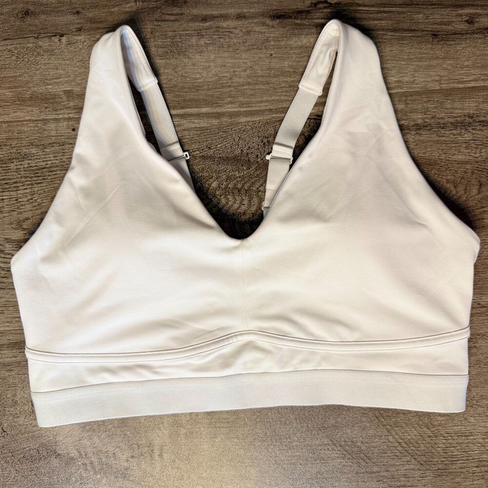 Fabletics |White All Day Every Day Low Impact Sports Bra L